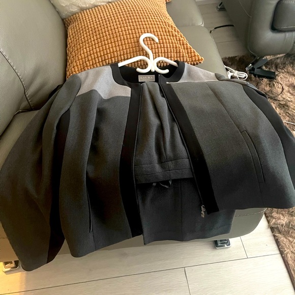 Laura Pant Suits - Picture 3 of 7